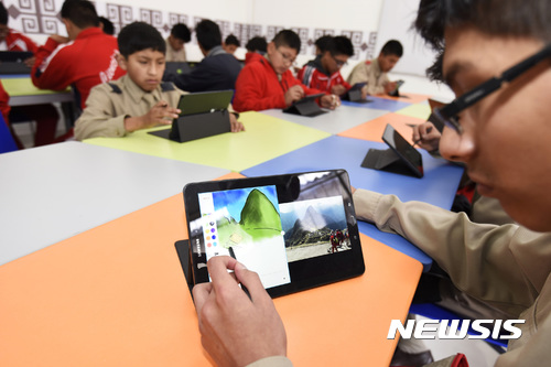 애매한 정체성에 무너지는 태블릿 시장...애플·삼성에만 수요 몰려&nbsp; 