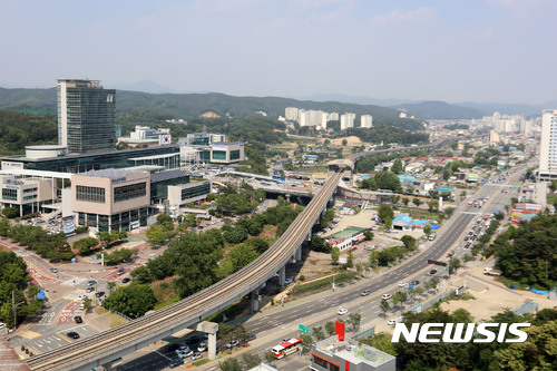 【용인=뉴시스】 이정하 기자 = 경기 용인시는 처인구 삼가동 용인시청 등 공공기관이 밀집한 용인행정타운 주변 69만1604㎡ 규모의 역삼구역 도시개발사업 환지계획인가를 승인했다고 14일 밝혔다.&nbsp; 역삼지구는 행정타운 배후기능을 부여해 상업·업무·주거 복합단지로 개발되며, 총 5250가구 규모로 조성된다. 2017.08.14 (사진=용인시 제공) photo@newsis.com