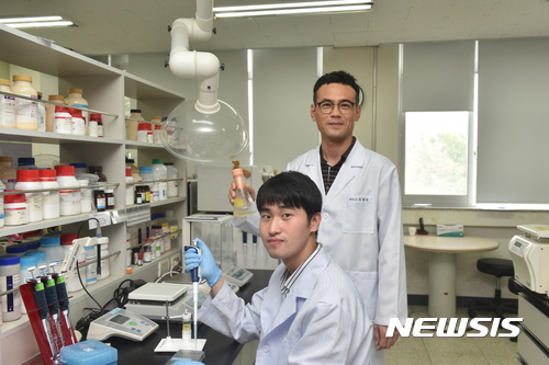 제약공학과 박종필 교수와 임종민 대학원생