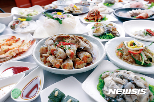 【강진=뉴시스】맹대환 기자 = 전남 강진군은 1~2인도 맛볼 수 있는 강진한정식 예약사이트를 운영한다고 14일 밝혔다. 2017.08.14 (사진=강진군 제공) mdhnews@newsis.com