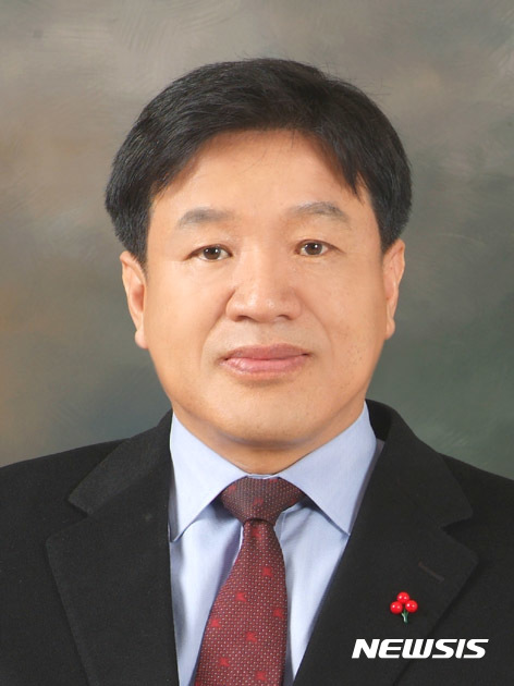 【진주=뉴시스】정경규 기자 = 경남 진주 경상대학교 수의학과 김곤섭 교수.2017.08.16.(사진=경상대 제공) photo@newsis.com