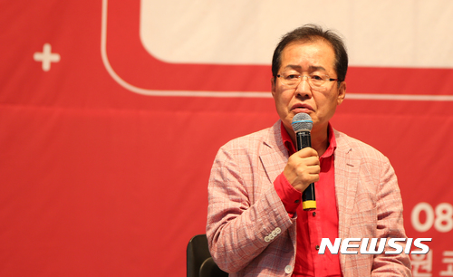 【대구=뉴시스】우종록 기자 = 홍준표 자유한국당 대표. 2017.08.16. wjr@newsis.com