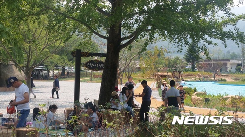 【춘천=뉴시스】김태식 기자 = 강원도 초중고 학생수가 지난해 보다 6697명 감소한 것으로 나타났다. 사진은 지난 1991년 폐교돼 마을 공동 사업장으로 변신한 삼척 미로초등학교 두타분교장. 2017.09.01(사진=삼척시청 제공) photo@newsis.com