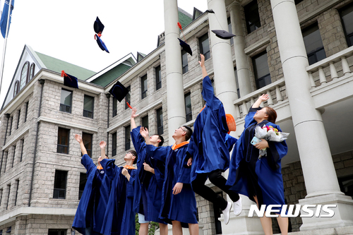 대학생 10명 중 3명 "코스모스 졸업 할래요"