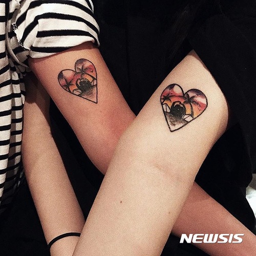 【서울=뉴시스】한가위(26·여)씨가 친구과 기념으로 새긴 우정 타투. 2017.8.27. (사진=한가위씨 제공)