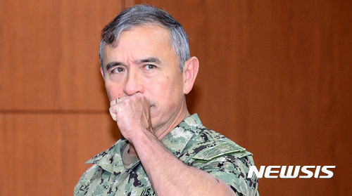 【서울=뉴시스】추상철 기자 = 해리 해리스 미국 태평양사령관이 22일 오전 서울 종로구 외교부에서 강경화 외교부장관을 기다리고 있다. 2017.08.22. scchoo@newsis.com