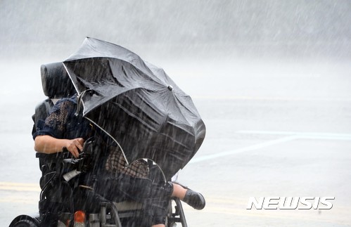 제주 산지·남부·서부 호우경보 대치…7일까지 200㎜ ↑