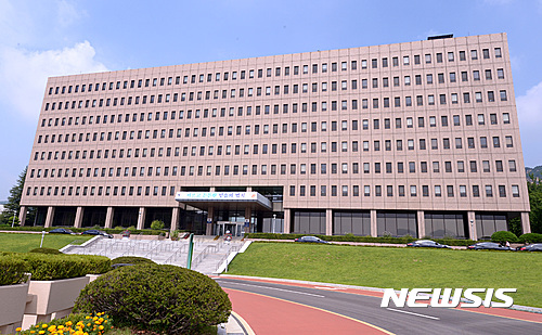 변호사시험 합격자 1599명…합격률 사상 처음 50% 밑돌아