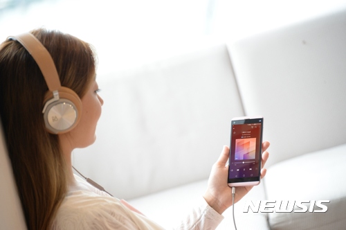 스마트폰으로 동영상 보는 시대···月 12시간 시청&nbsp;&nbsp; 