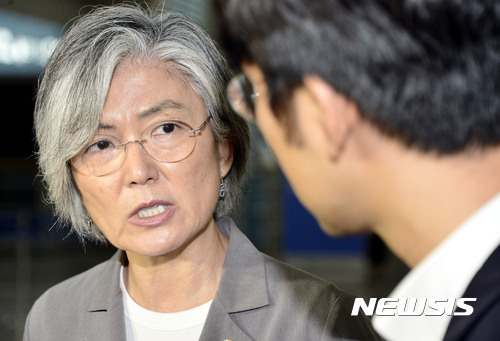 【인천공항=뉴시스】홍찬선 기자 = 강경화 외교부 장관 2017.08.24.&nbsp; mania@newsis.com