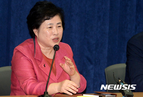 【서울=뉴시스】이영환 기자 = 바른미래당 신용현 수석대변인. 2017.08.24. 20hwan@newsis.com