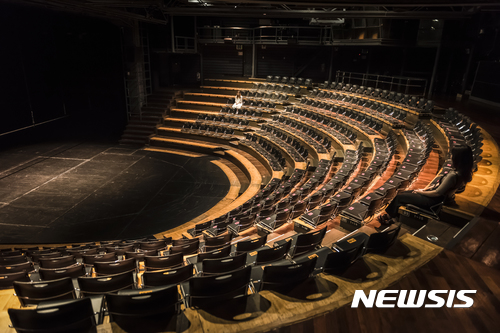 【서울=뉴시스】 남산예술센터 '천사 - 유보된 제목'. 2017.08.28. (사진 = 서울문화재단 제공) photo@newsis.com