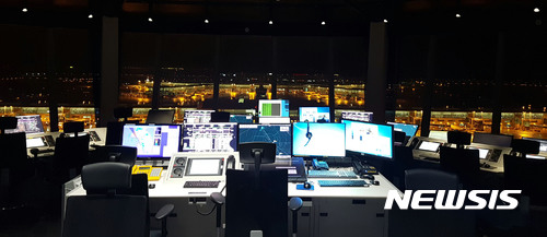 【인천공항=뉴시스】홍찬선 기자 = 인천국제공항공사는 28일 인천공항의 주 관제탑(인천관제탑)을 최첨단 관제시스템으로 교체해 지난 27일부터 운영에 들어갔다고 밝혔다. 2017.08.28.(사진=인천공항공사 제공) photo@newsis.com