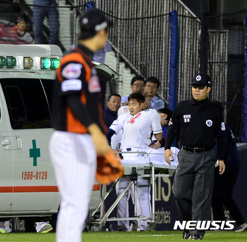 [프로야구]'수비 중 충돌' 김재호, 결국 1군 제외…"당분간 류지혁 선발"