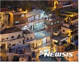 &nbsp; 【부산=뉴시스】허상천 기자 =&nbsp; 부산시는 30일 올해 ‘부산다운 건축상’ 심사에서 공공부문 금상 작품은 사하구 감천동 ‘감천문화마을 방가방가 게스트하우스 및 마을지기사무소‘를 선정, 발표했다. 2017.08.30. (사진 = 부산시 제공)&nbsp;&nbsp; photo@newsis.com