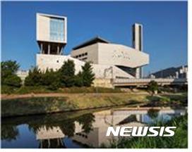  【부산=뉴시스】허상천 기자 = 부산시는 30일 올해 ‘부산다운 건축상’ 심사결과 일반부문 금상작품으로 ▲기장군 기장읍 시랑리 ‘오시리아관광단지 프리미엄콘도’와 ▲동래구 사직동 ‘부전교회글로컬비전센터’를 선정했다. 2017.08.30. (사진 = 부산시 제공)&nbsp;&nbsp; photo@newsis.com