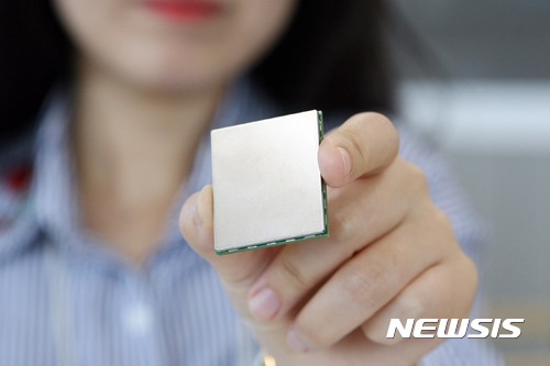 【서울=뉴시스】LG이노텍은 커넥티드카 및 자율주행차용 '2세대 V2X 풀모듈'을 세계 최초로 개발했다고 30일 밝혔다. (사진=LG이노텍 제공) photo@newsis.com