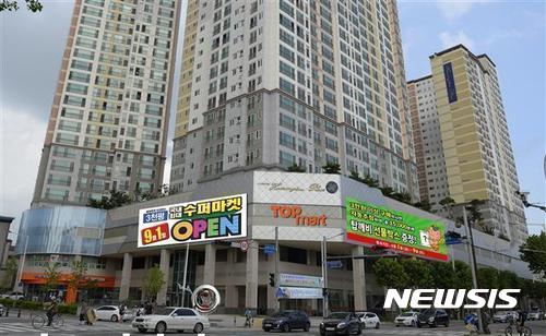 【대구=뉴시스】 김덕용 기자 = 서원유통 탑마트는 1일 대구 중구 남산동 효성해링턴 플레이스 주상복합아파트 내 탑마트 대구점을 오픈했다. 사진은 매장 전경 2017. 09. 01.&nbsp; (사진=서원유통 제공)&nbsp;&nbsp; photo@newsis.com