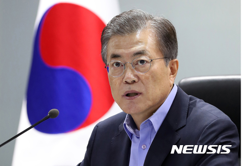 【서울=뉴시스】전신 기자 = 문재인 대통령이 3일 청와대 국가위기관리센터 상황실에서 북한에서 발생한 지진과 관련해 열린 긴급 국가안전보장회의(NSC) 전체회의를 주재하고 있다. 2017.09.03. (사진=청와대 제공)&nbsp; photo@newsis.com