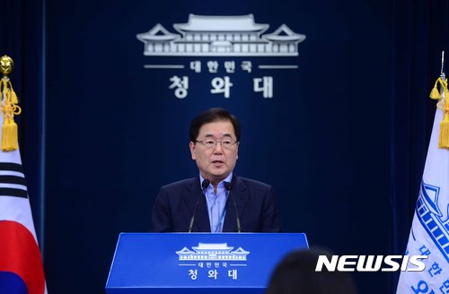 【서울=뉴시스】전신 기자 = 정의용 국가안보실장이 3일 청와대 대브리핑룸에서 북한의 6차 핵실험 단행 관련 국가안전보장회의 결과를 발표하고 있다. 2017.09.03.&nbsp; photo1006@newsis.com