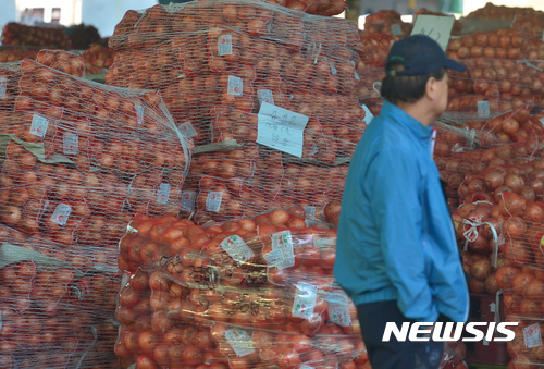 소비심리 두달째 하락···집값 전망은 '회복'