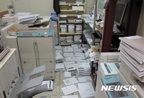 [서울=뉴시스]출판 불법복제물 특별단속 현장. 2017.9.5(사진=한국저작권보호원 제공) photo@newsis.com