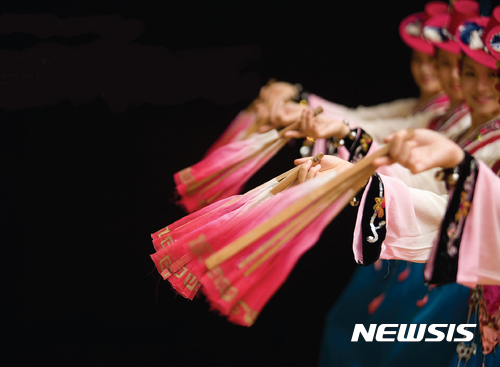 【서울=뉴시스】 북한민족무용 '쟁강춤'. 2017.09.06. (사진 = 국립국악원 제공) photo@newsis.com