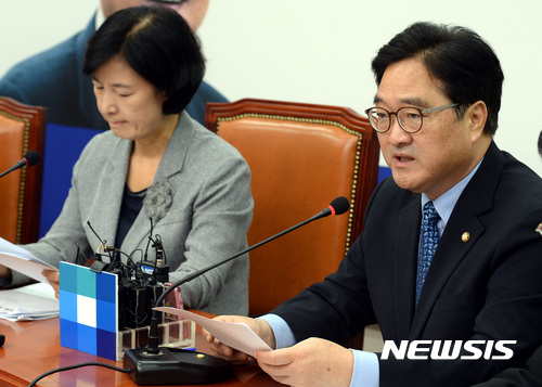 【서울=뉴시스】박영태 기자 = 우원식 더불어민주당 원내대표가 6일 오전 서울 영등포구 여의도 국회 더불어민주당 당대표회의실에서 진행된 최고위원회의에서 모두발언을 하고 있다. 2017.09.06.since1999@newsis.com