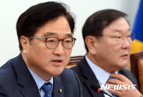 【서울=뉴시스】박영태 기자 = 우원식 더불어민주당 원내대표가 7일 오전 서울 영등포구 여의도 국회 더불어민주당 원내대표회의실에서 진행된 정책조정회의에서 모두발언을 하고 있다. 2017.09.07. since1999@newsis.com
