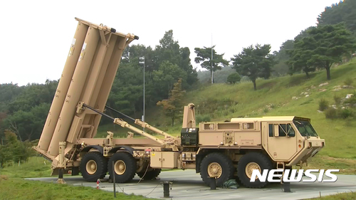 【서울=뉴시스】7일 경북 성주군 사드기지에 사드 발사대가 추가 배치돼 있다.&nbsp; 이날 성주 주민과 단체들의 저지속에서 추가 배치된 사드(THAAD고고도미사일방어체계)는 지난 3월에 들어온 발사대 2기와 함께 6개월 만에 총 6개 발사대, 1개 포대가 완성됐다. 2017.09.07. (사진= 국방부 영상공동취재단 제공)&nbsp; photo@newsis.com