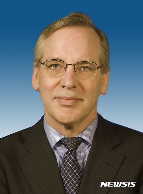 내년 퇴임 더들리 미 연준이사 "금융 규제 폐기하면 안돼"