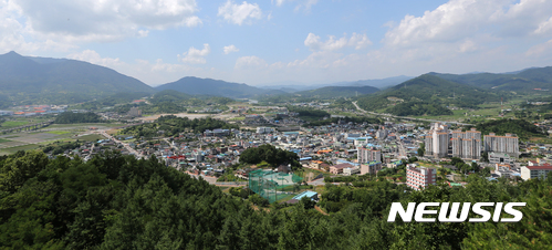 【산청=뉴시스】정경규 기자 = 경남 산청군 산청읍과 신등면 2개 지구가 농림축산식품부의 ‘2018 일반농산어촌개발 공모사업’에 선정됐다.사진은 산청읍 전경.2017.09.10.(사진=산청군 제공) photo@newsis.com