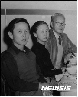 【서울=뉴시스】 왼쪽부터 현피터, 현앨리스, 현순.(1948년 로스앤젤레스). 2017.09.12. (사진 = David Hyun, 출처 '현앨리스와 그의 시대'(정병준 지음, 돌베개, 2015)) photo@newsis.com