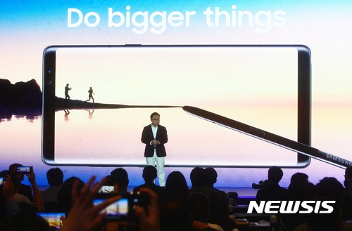 오는 8월9일(현지시간) 뉴욕에서 공개될 갤럭시노트9의 전작 갤럭시노트8은 8.0%의 점유율로 국내 스마트폰 시장에서 가장 높은 점유율을 기록했다.&nbsp; 뉴시스 자료사진