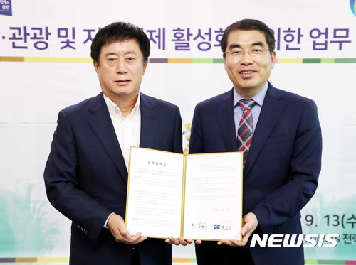 【용인=뉴시스】 정창민 용인시장(왼쪽)과 양기대 광명시장(오른쪽)