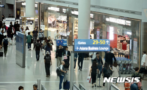 롯데·신라·신세계, 제주공항 면세점 입찰 설명회 참석…정보수집전 '치열'