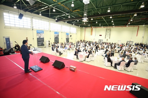 【서울=뉴시스】 서울 은평구가 17일 오후 경기 파주시 캠프 그리브스 유스호스텔에서 개최한 제1회 이호철 통일로 문학상 시상식 장면. (사진 = 은평구 제공) photo@newsis.com