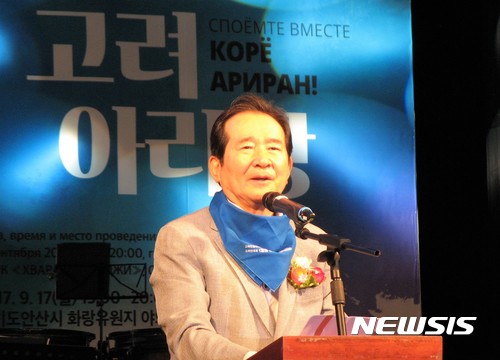 【안산=뉴시스】이종일 기자 = 정세균 국회의장이 17일 오후 경기 안산시 화랑유원지 야외무대에서 열린 '고려인특별법 개정을 위한 고려인대회' 기념식에서 축사를 통해 "고려인 동포의 지위 확보 등을 위한 입법 지원에 관심을 기울이겠다"고 말하고 있다. 2017.09.17. lji22356@newsis.com