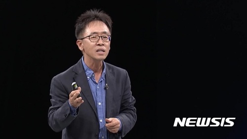 【서울=뉴시스】 서은국 연세대 심리학과 교수가 지난 17일 O tvN '어쩌다 어른 크로스' 강연자로 나섰다. 2017.09.18. (사진= O tvN 제공) photo@newsis.com