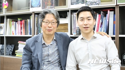 【대전=뉴시스】 IBS 혈관연구단 고규영 단장(사진 왼쪽)과 김재령 연구원(오른쪽).