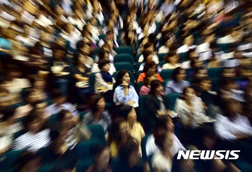 【서울=뉴시스】 = 지난해  9월 서울 중구 이화여고 유관순기념관에서 열린 '2021 대입 자사고가 정답이다 예비 고1을 위한 서울 자사고 연합설명회' 모습. 2017.09.19.suncho21@newsis.com