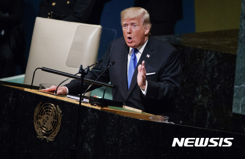 【뉴욕=AP/뉴시스】도널드 트럼프 미국 대통령이 19일(현지시간) 뉴욕 유엔 본부에서 유엔 총회 연설을 진행하고 있다. 2017.9.19. 