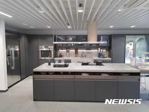 [르포]오픈 한달만에 '잇 플레이스' 된 LG '시그니처 키친 스위트 쇼룸' 