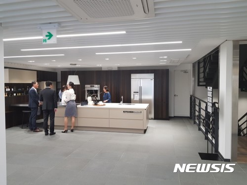 [르포]오픈 한달만에 '잇 플레이스' 된 LG '시그니처 키친 스위트 쇼룸' 