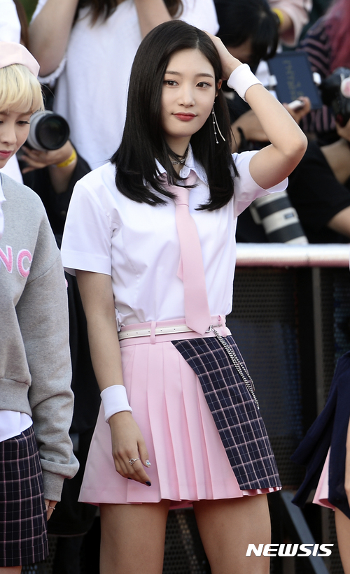 정채연, 감기몸살로 병원행 