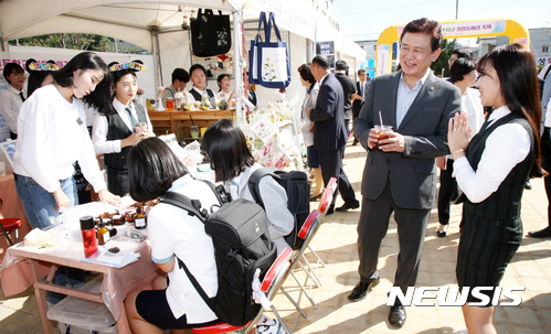 【청주=뉴시스】 21일 청주 진로교육원에서 진로직업 체험박람회가 개막했다. (사진= 교육청 제공) photo@newsis.com 