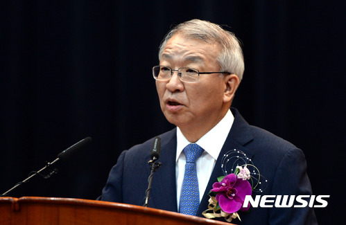 【서울=뉴시스】임태훈 기자 = 양승태 대법원장이 지난해 9월 서울 서초구 대법원에서 열린 퇴임식에서 퇴임사를 하고 있다. 2017.09.22. taehoonlim@newsis.com