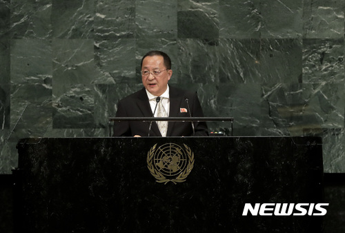 【뉴욕=AP/뉴시스】북한의 리용호 외무상이 지난해 9월23일(현지시간) 제72차 유엔 총회에서 연설을 하고 있다. 2017.9.24.
