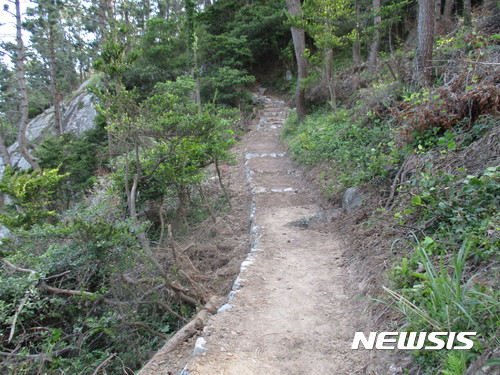 【완도=뉴시스】구길용 기자 = 전남 완도군은 26일 남도명품길 조성사업 대상으로 선정된 '생일섬길'을 자연경관과 문화·역사자원이 어우러진 명품길로 만들 것이다고 밝혔다.2017.09.26. (사진=완도군 제공) kykoo1@newsis.com
