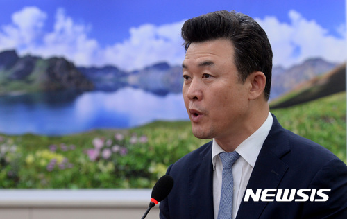 【서울=뉴시스】이영환 기자 = 윤영석 자유한국당 수석대변인. 2017.09.26.&nbsp; 20hwan@newsis.com